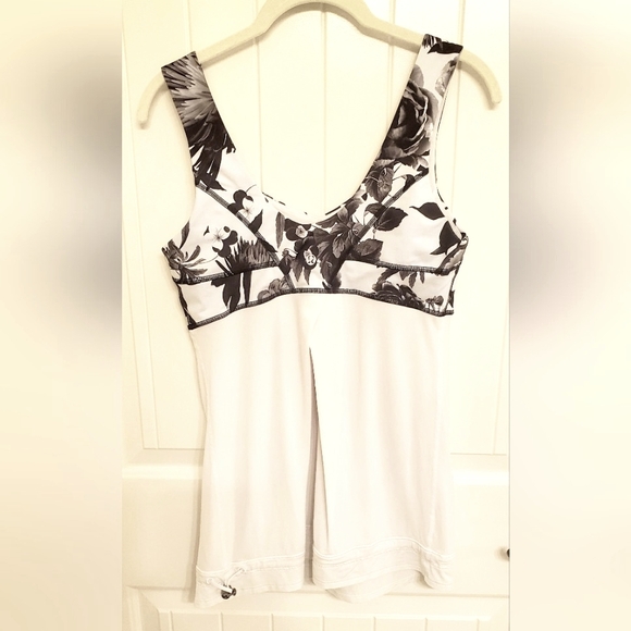 SZ 8 LULULEMON TAME ME TANK - Picture 1 of 5